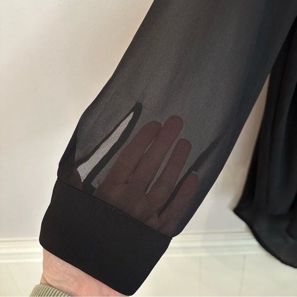 Torrid Women’s Black Long Sleeve V-Neck Hi/Lo Chiffon Blouse Sz 2, 2X 18-20 GUC - Picture 6 of 7